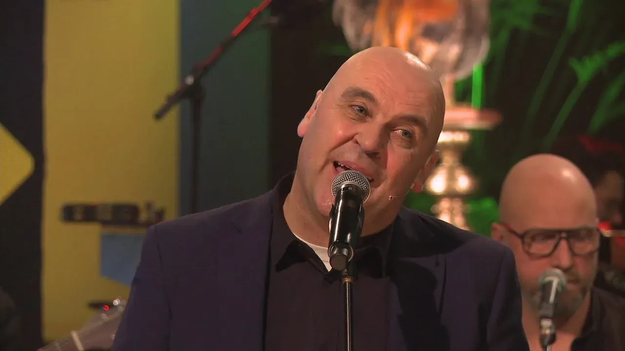 Videostill van "Ein zomer met dich — ft. Jacques Paul Joosten (Zing Nog Ens)" door Jacques-Paul Joosten